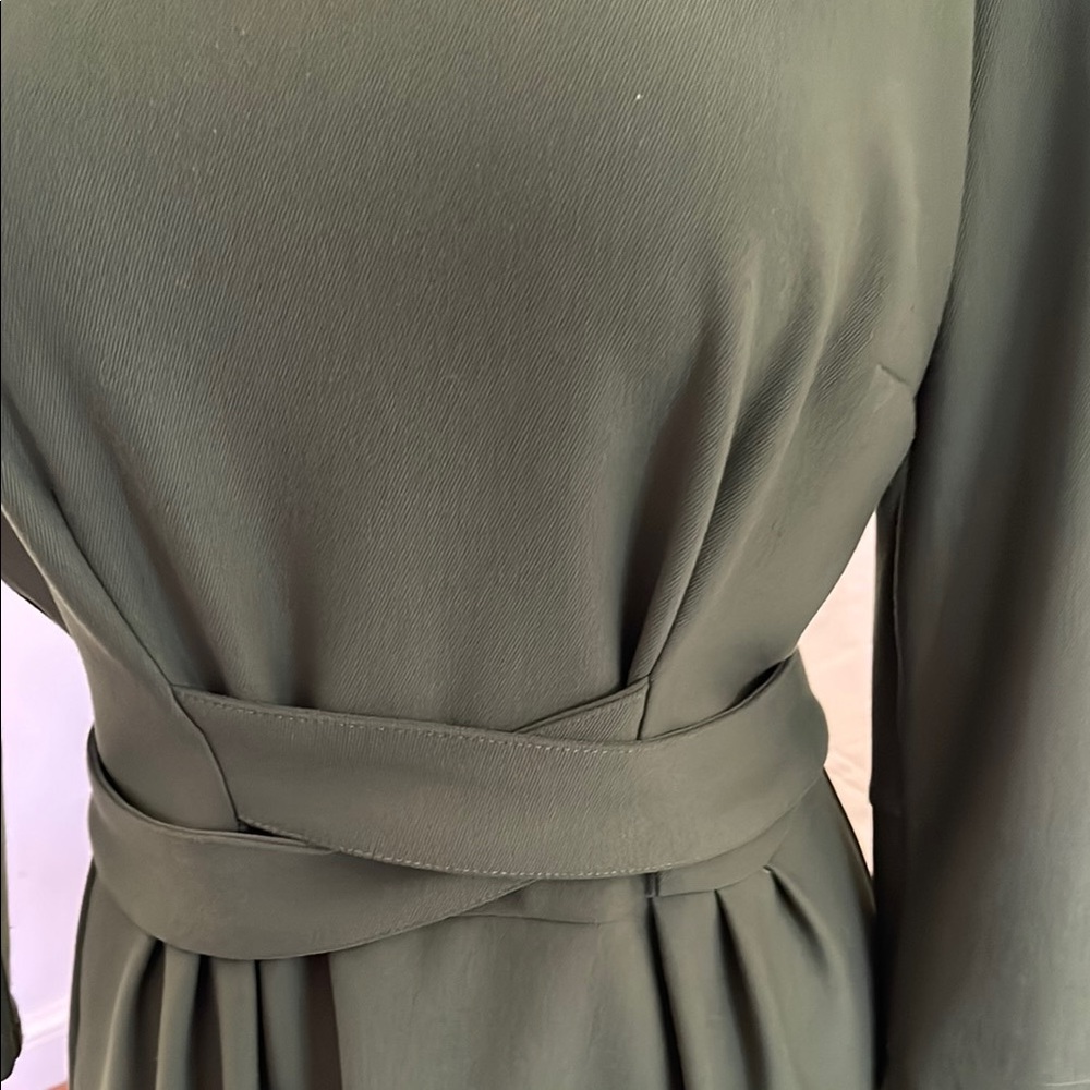 Green Sheath Dress with Bateau Neckline and 3/4 Sleeves - Picture 5 of 10